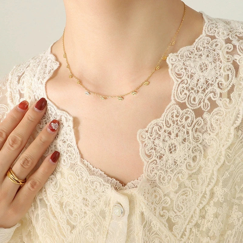 LT-P538 Women's Trendy European American Roman Palace Style Multi-Accessory Versatile Collarbone Box Chain Pendant Titanium