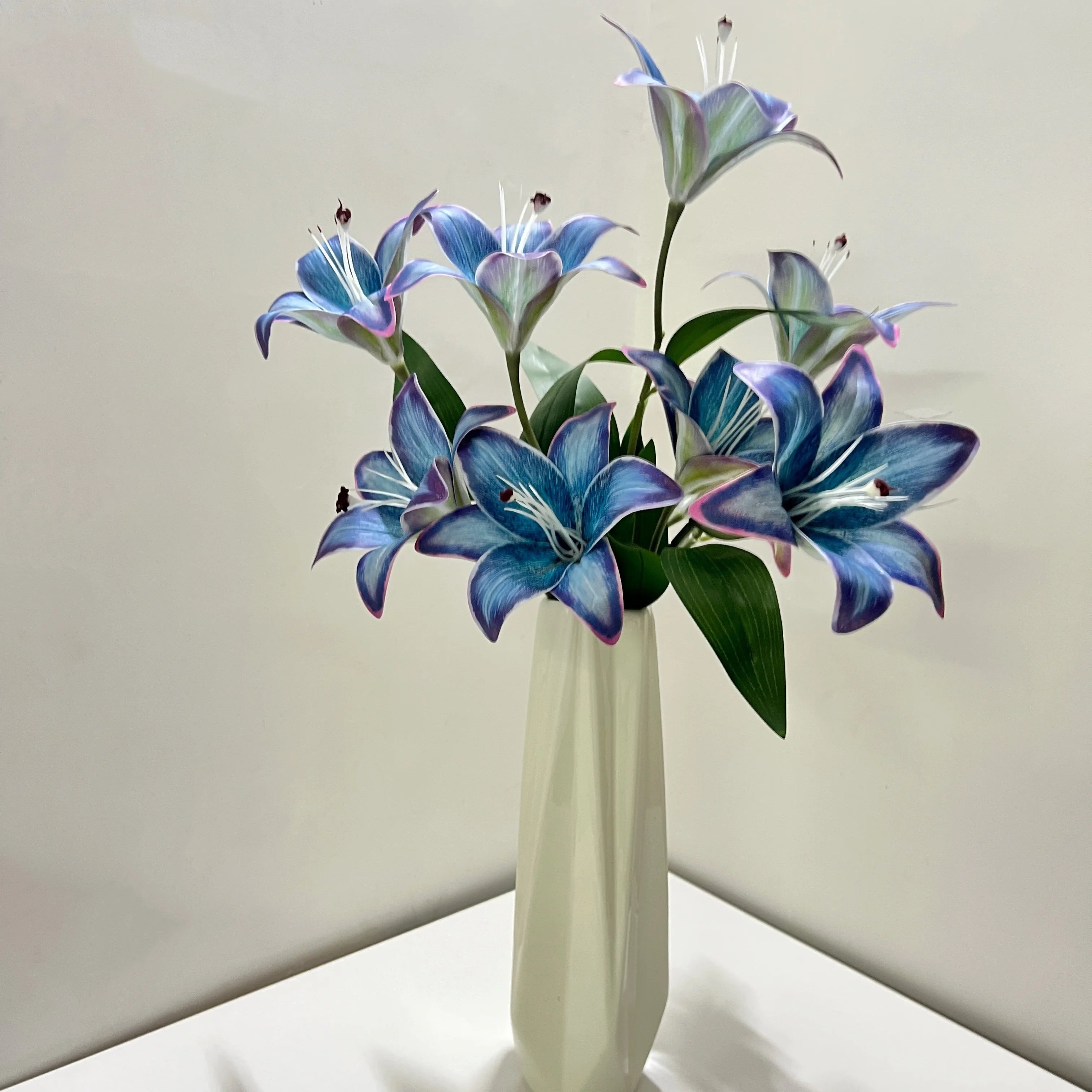 9-Head Artificial Lily Bouquet - Realistic 3D Touch Plastic Lilies, Faux Floral Arrangement for Wedding, Home Decor