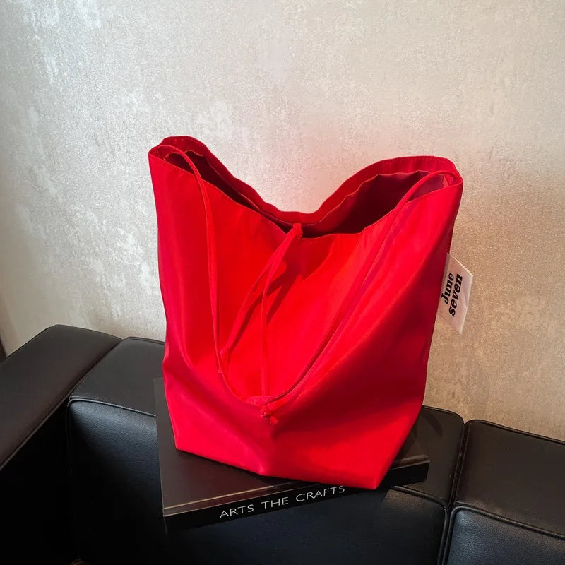 Minimalist and lazy style tote shoulder bag, women's large capacity armpit bag, student class bucket bag, retro shopping bag